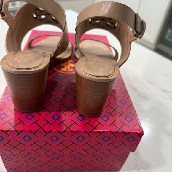 Tory Burch wedge Sandel - Picture 3 of 6